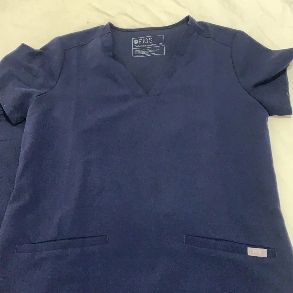NWOT navy Figs set. Top XS (two pocket style) pants XS T (Kade cargo style) - Picture 2 of 6
